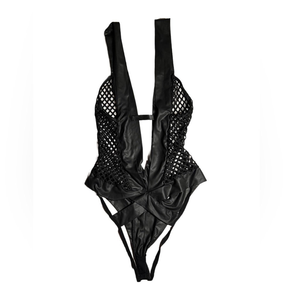 FN size sm/md bodysuit fits larger